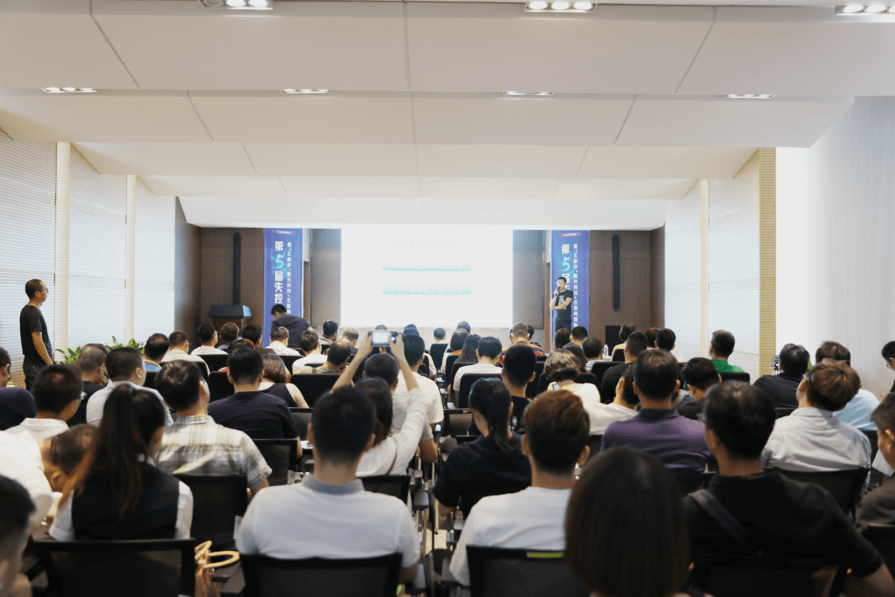 用相机留住路演精彩瞬间